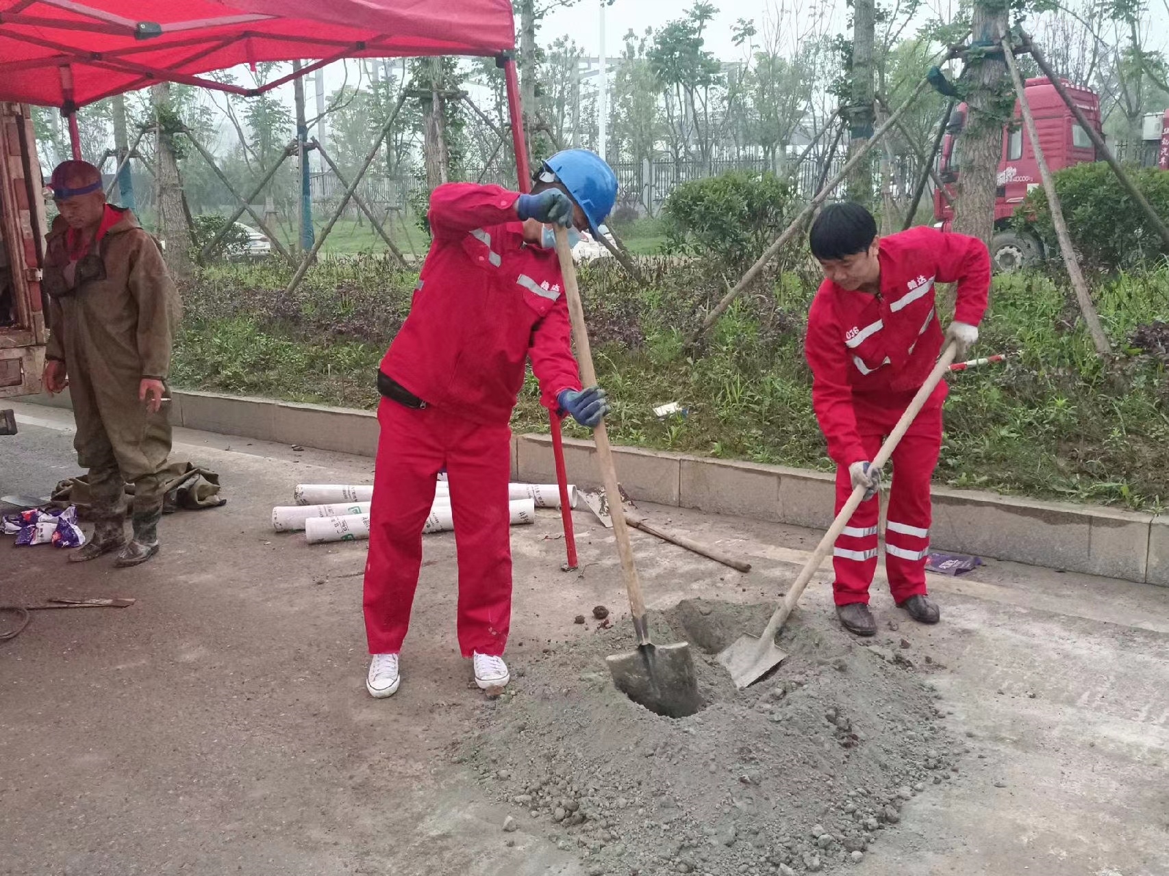 东风管道疏通哪家好】及时进行市政管道清淤